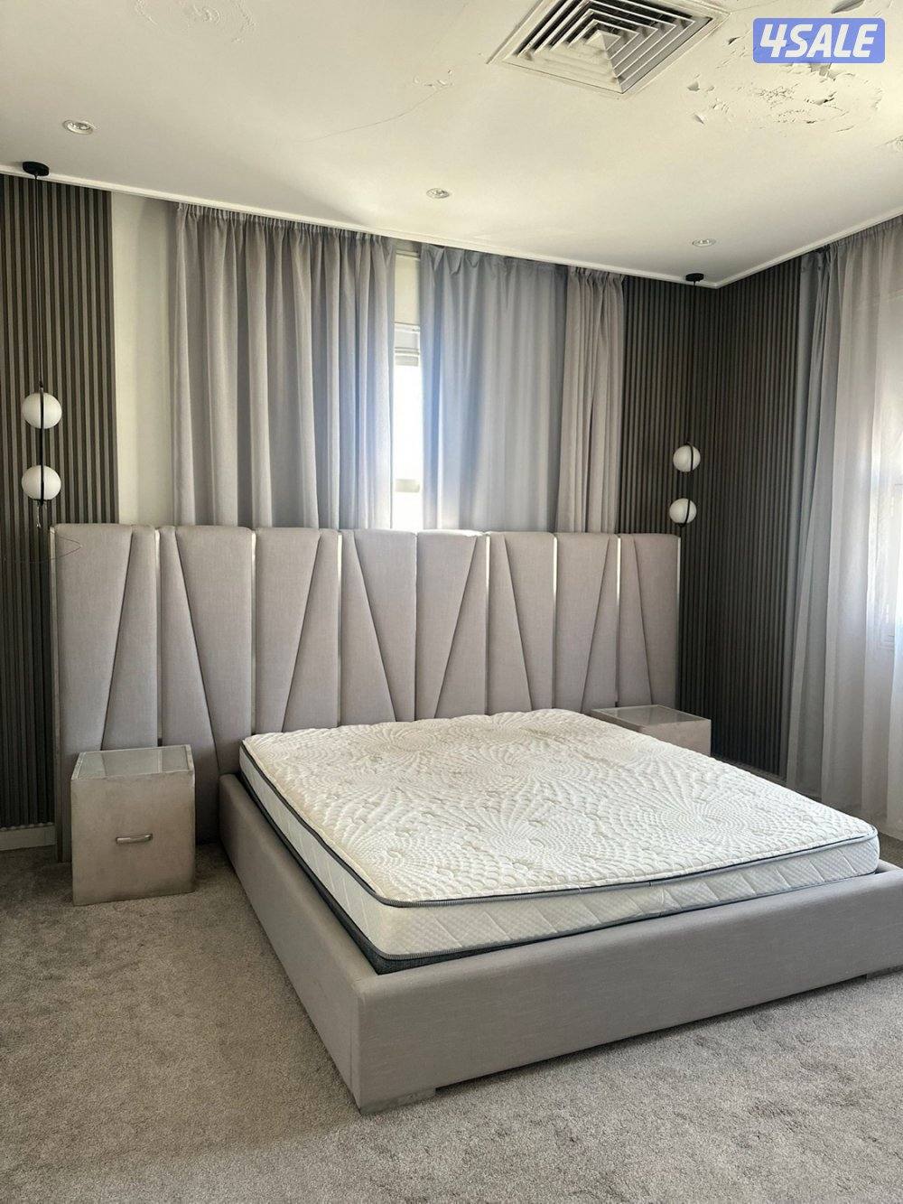 سرير فخم للبيع + غنفة معيشه0
