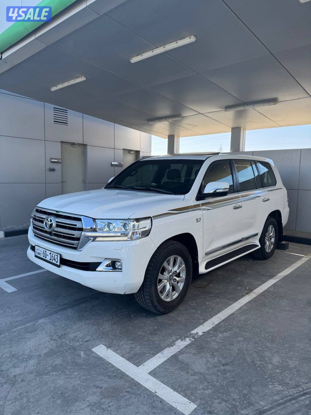 لاندكروزر VXR 2018 بريمي فل كامل0