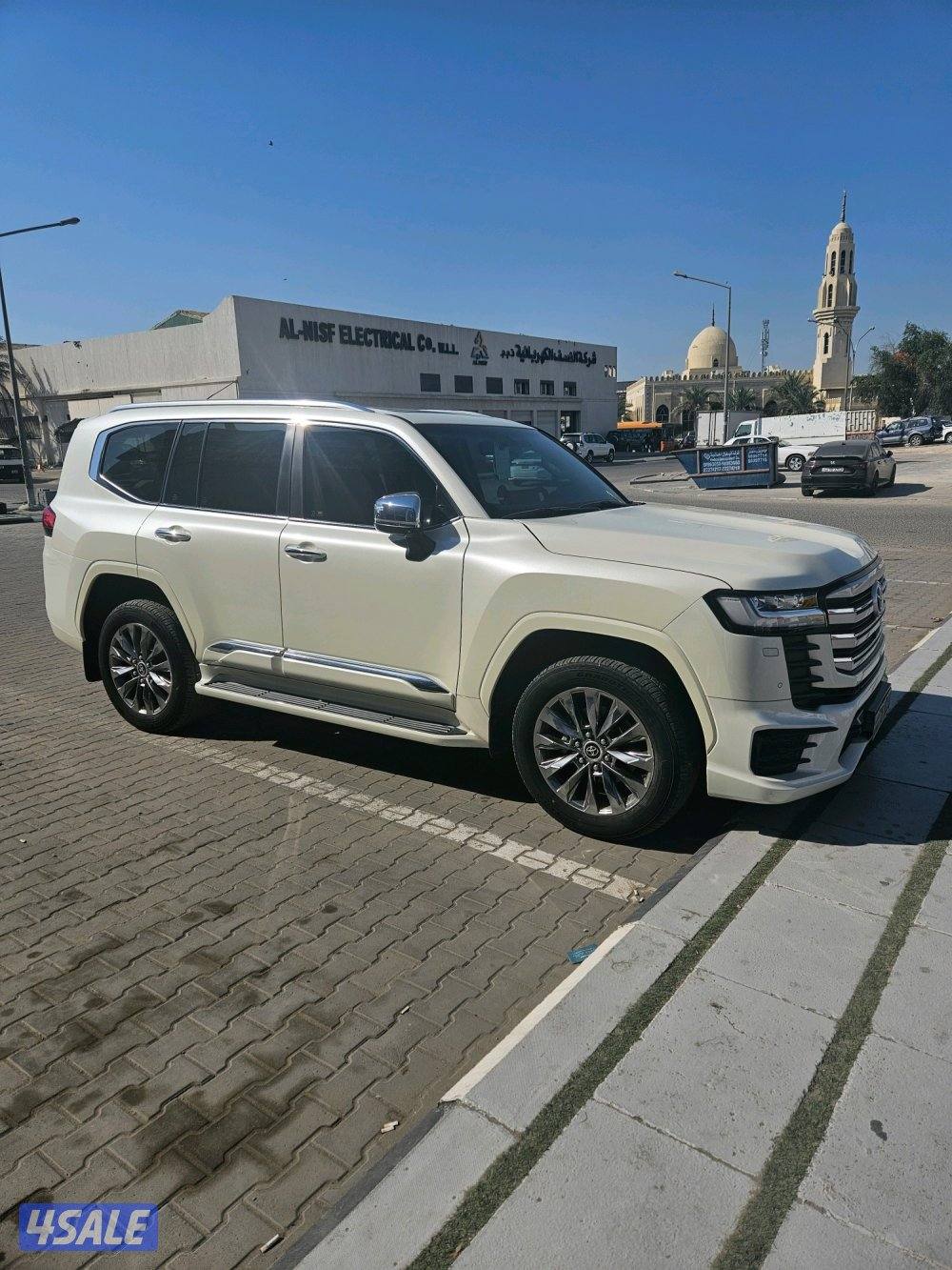 للبيع لاندكروزر (VX AERO S) موديل 2023 ماشي 21600 الف كم بحالة الوكالة0