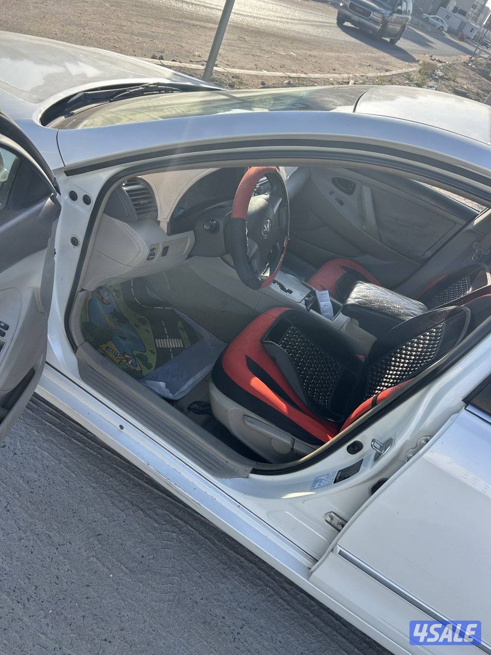 للبيع كامري موديل ٢٠١١ لون ابيض رقم ثلاث خمسات واحد خمس اربع خمس اربع0