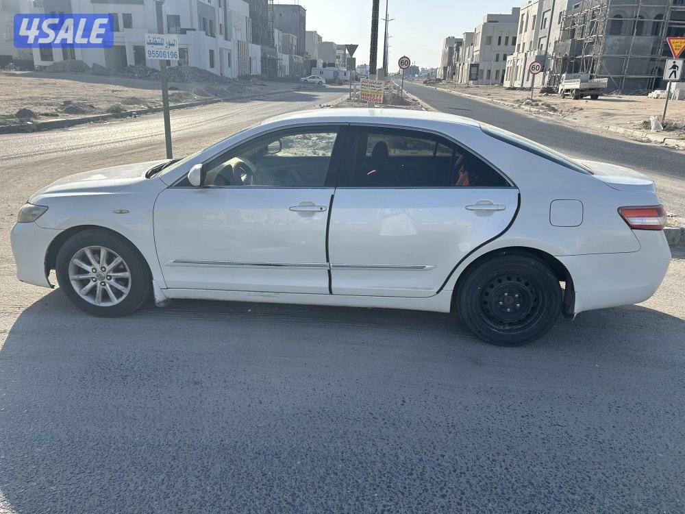للبيع كامري موديل ٢٠١١ لون ابيض رقم ثلاث خمسات واحد خمس اربع خمس اربع4