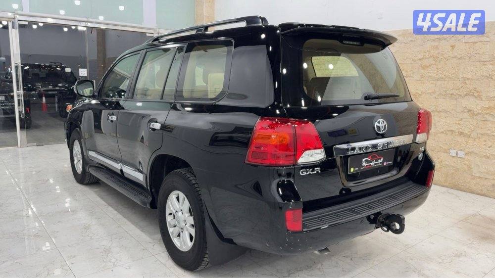 للبيع لاند كروزر 2012 ماشي 156الف وارد الساير3