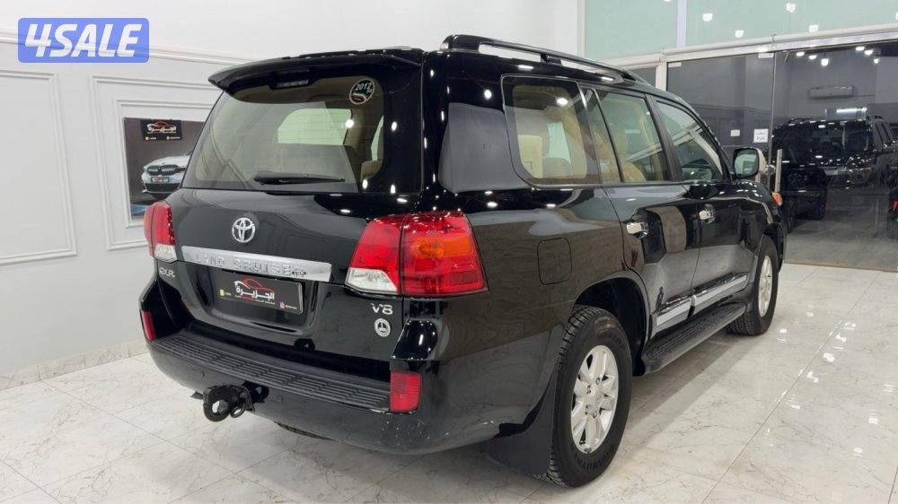 للبيع لاند كروزر 2012 ماشي 156الف وارد الساير2