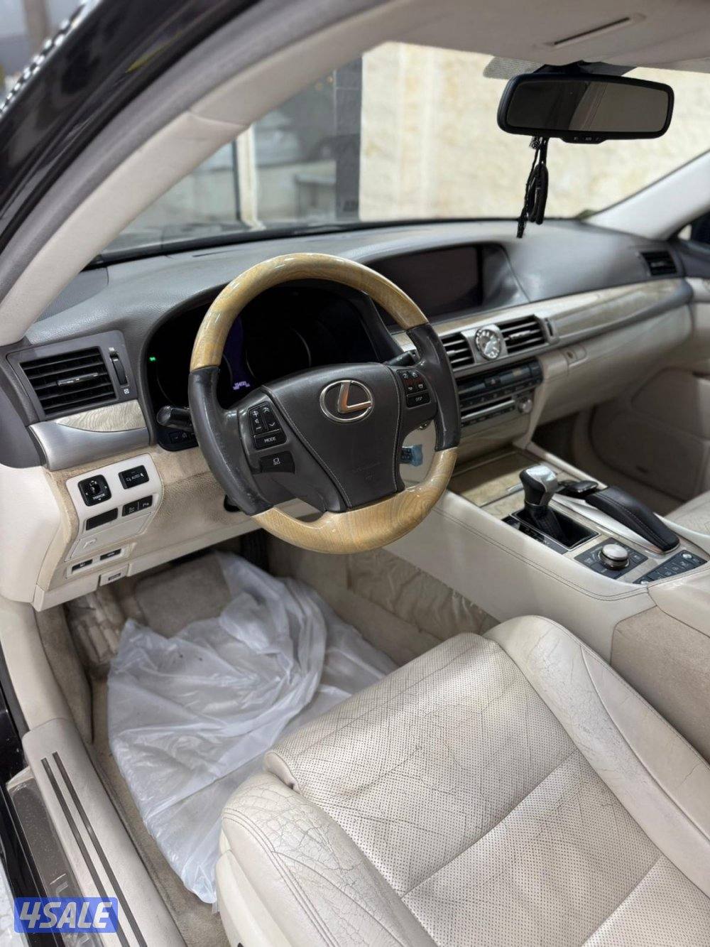 للبيع لكزس Ls460L عداد 154الف 20135