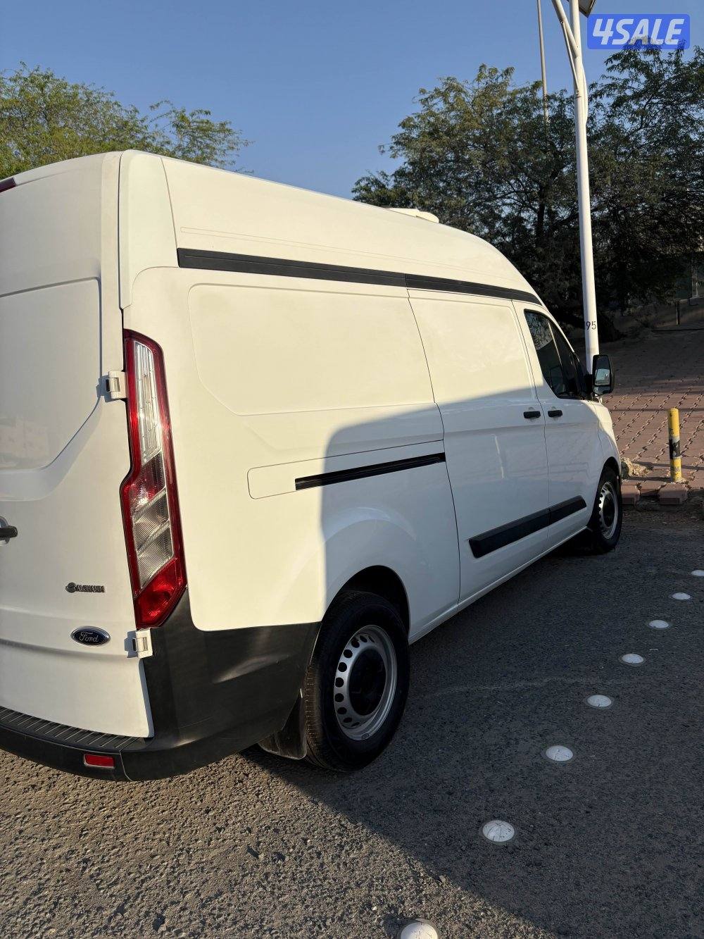 فان ثلاجه فورد سقف عالي راكب عليه ثلاجه جديده من الملا لم تستعمل نهائي3