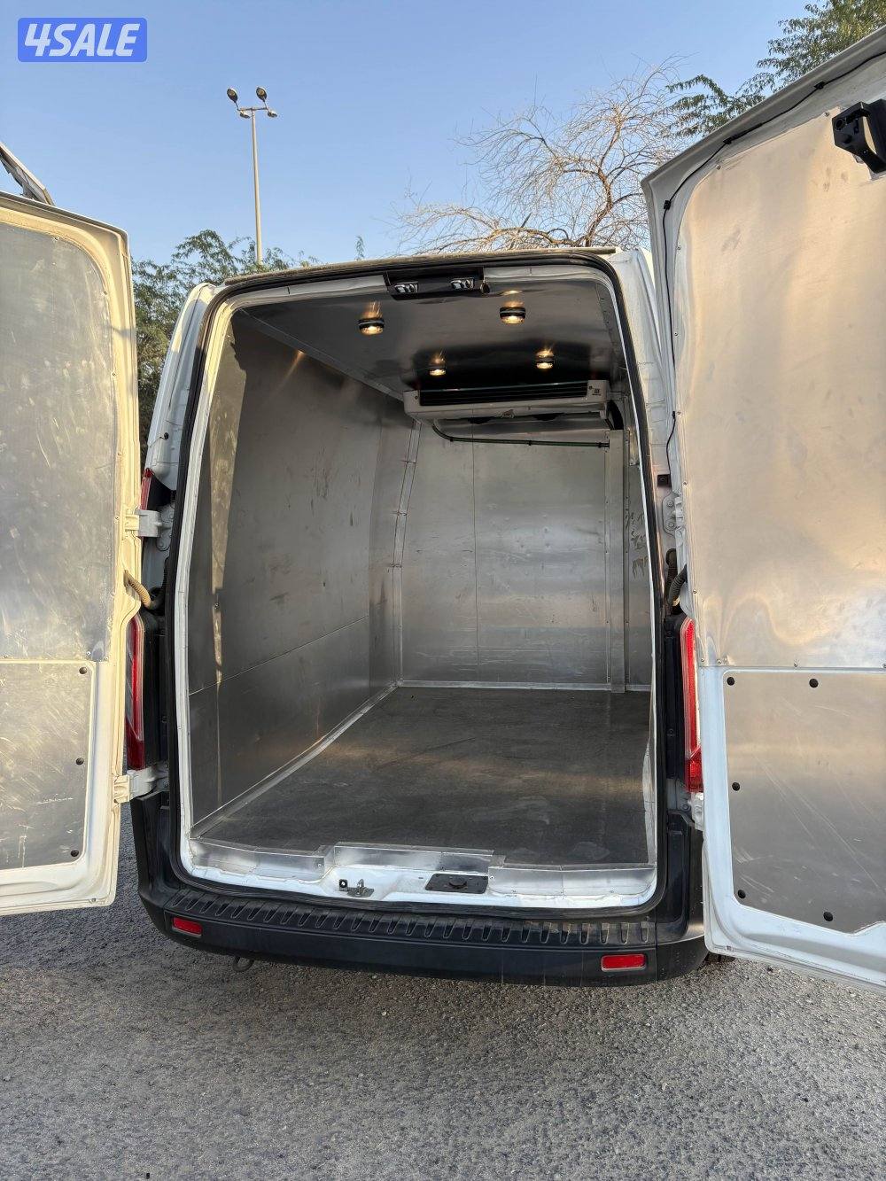 فان ثلاجه فورد سقف عالي راكب عليه ثلاجه جديده من الملا لم تستعمل نهائي4