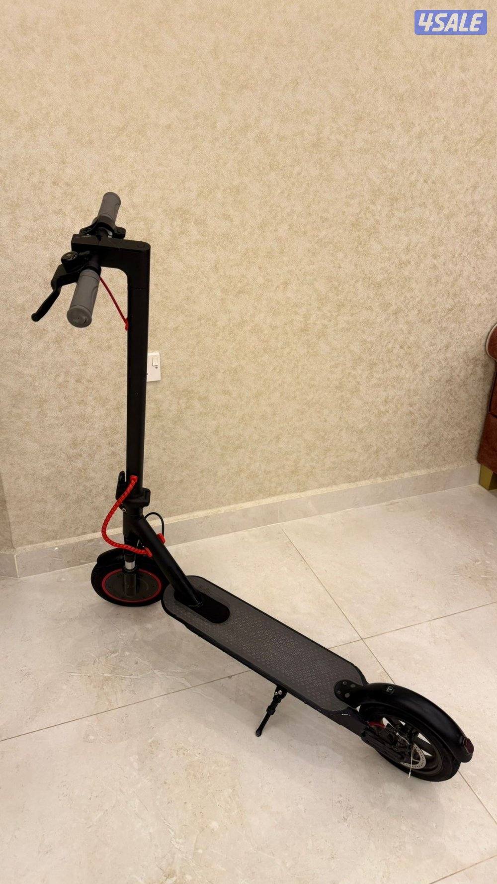 ١- محرك امامي  / ٢- ثلاث سرعات ٢٥/٤٥/٦٥/ بطاريه ليثيوم / معاه شحنه /2