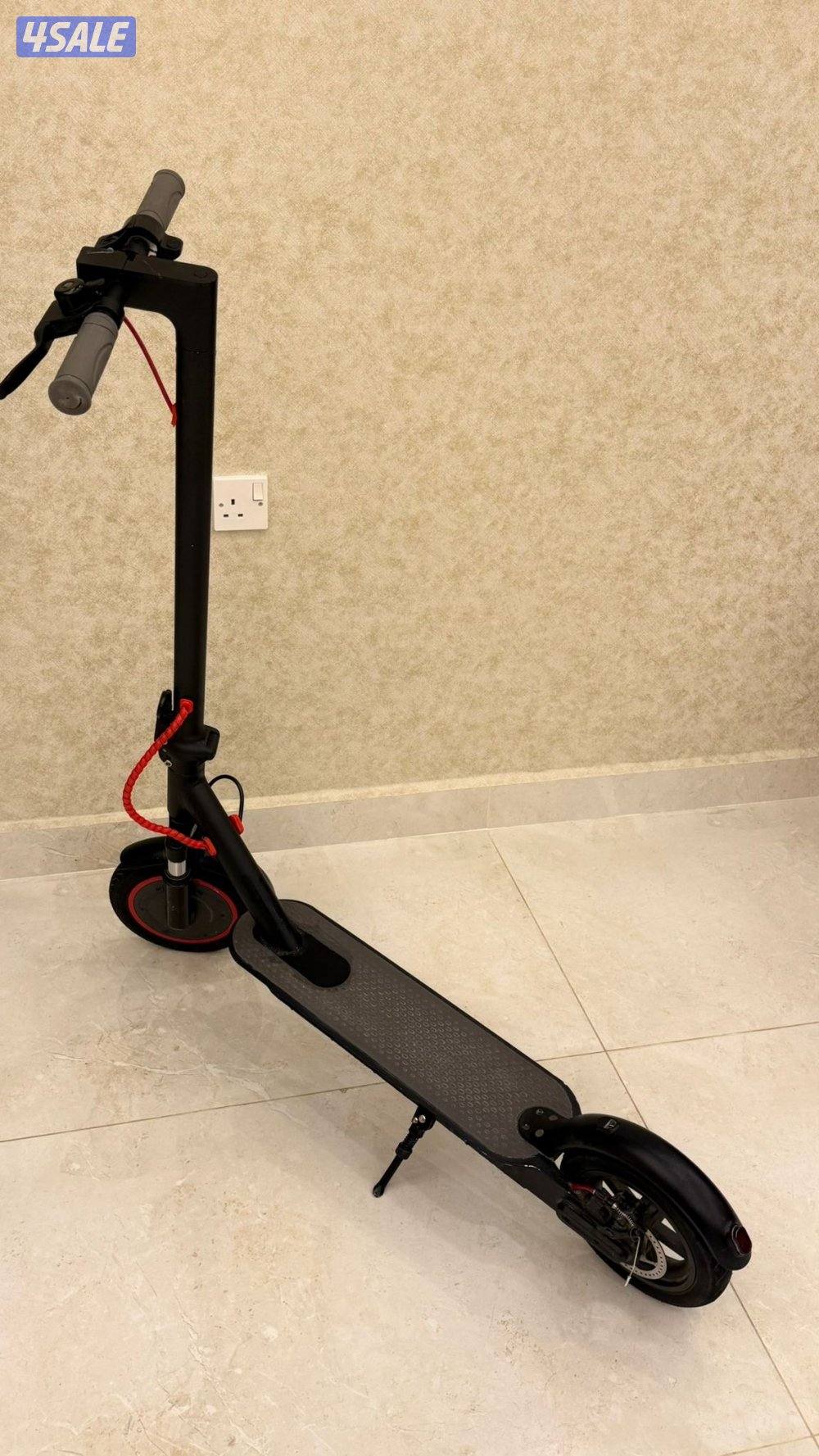 ١- محرك امامي  / ٢- ثلاث سرعات ٢٥/٤٥/٦٥/ بطاريه ليثيوم / معاه شحنه /3