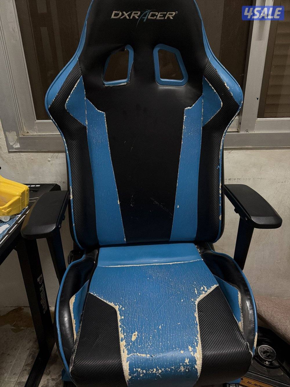 كرسي قيمنق مريح تقدر تنزله او ترفعه دق علي وقول سعرك0