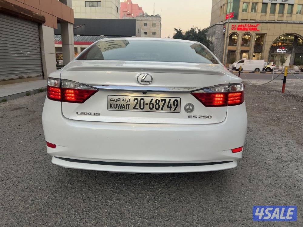 لكزس ES  موديل ٢٠١٣ صبغ الوكالة  كامل المواصفات بحالة جديدة9