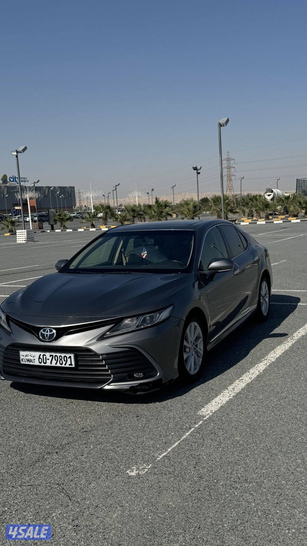 للبيع تويوتا كامري 2022 GLE نظيف ماشي 98 الف شرط الفحص0