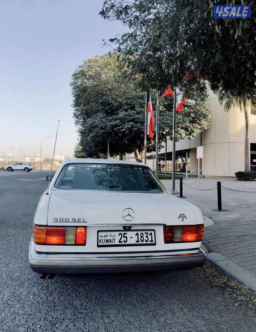 Mercedes 280 SEL (1983)2