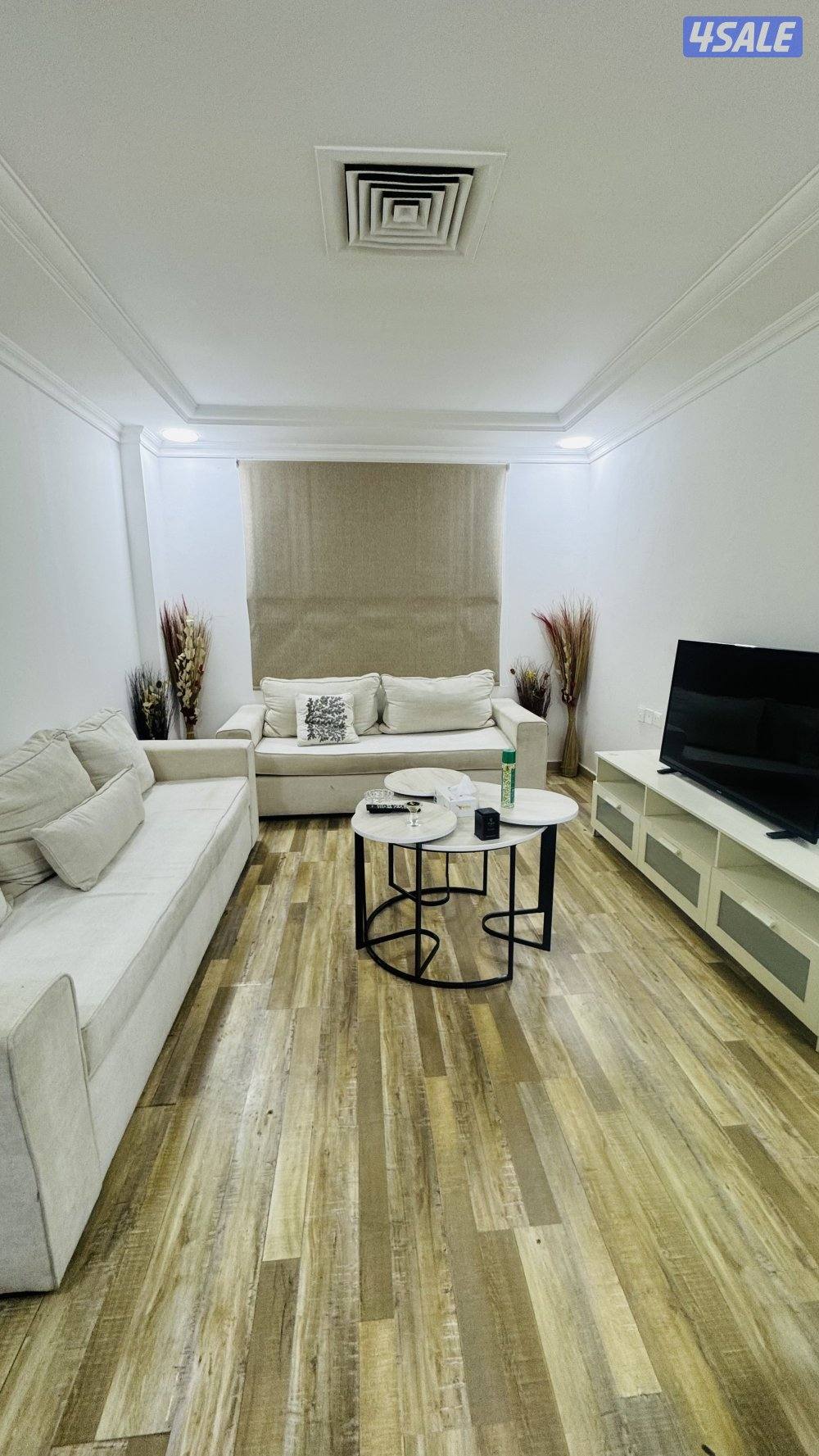 شقه للايجار بحولي غرفة وصالة1