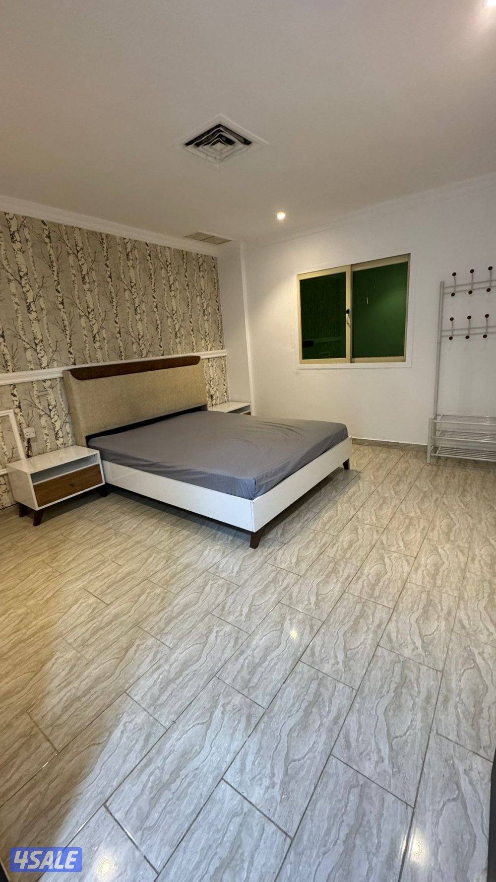 شقه للايجار بحولي غرفة وصالة12