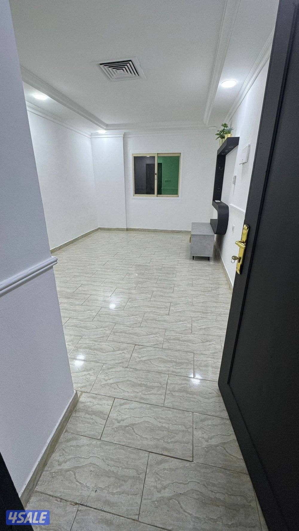 شقه للايجار بحولي غرفة وصالة13