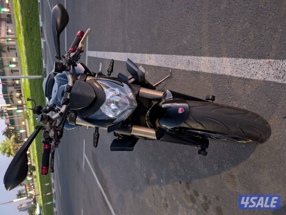 Ducati Street Fighter2