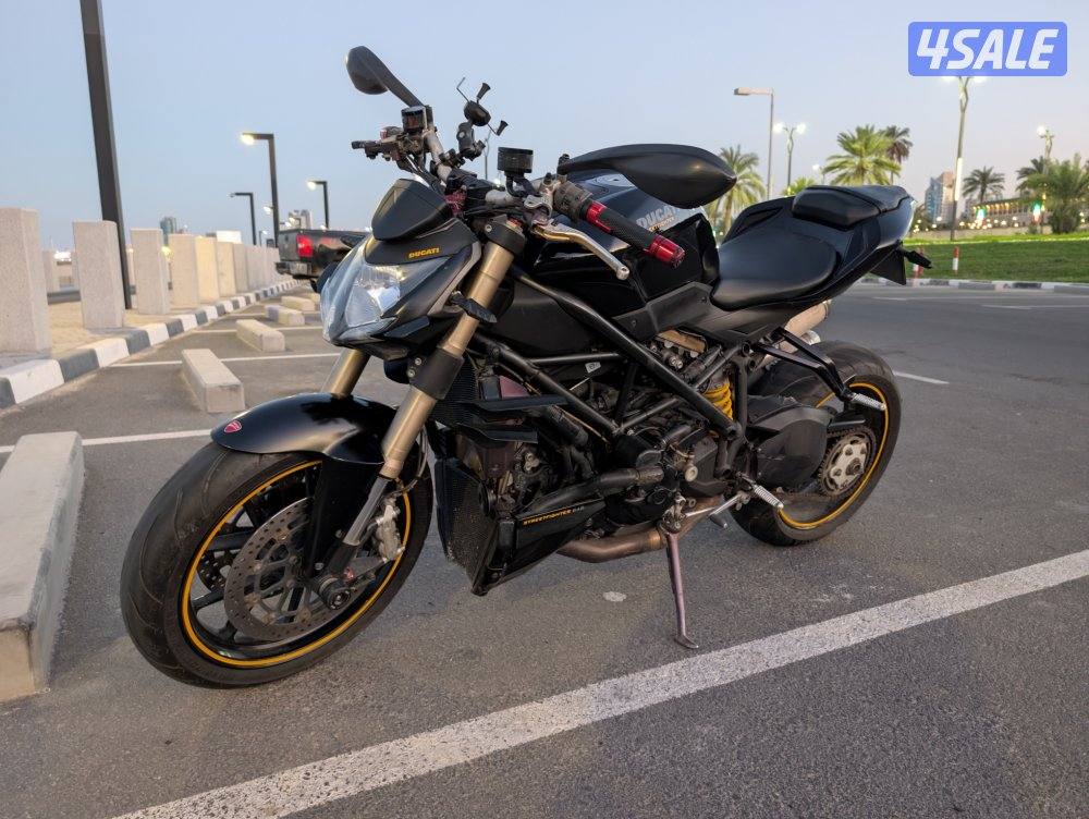 Ducati Street Fighter10