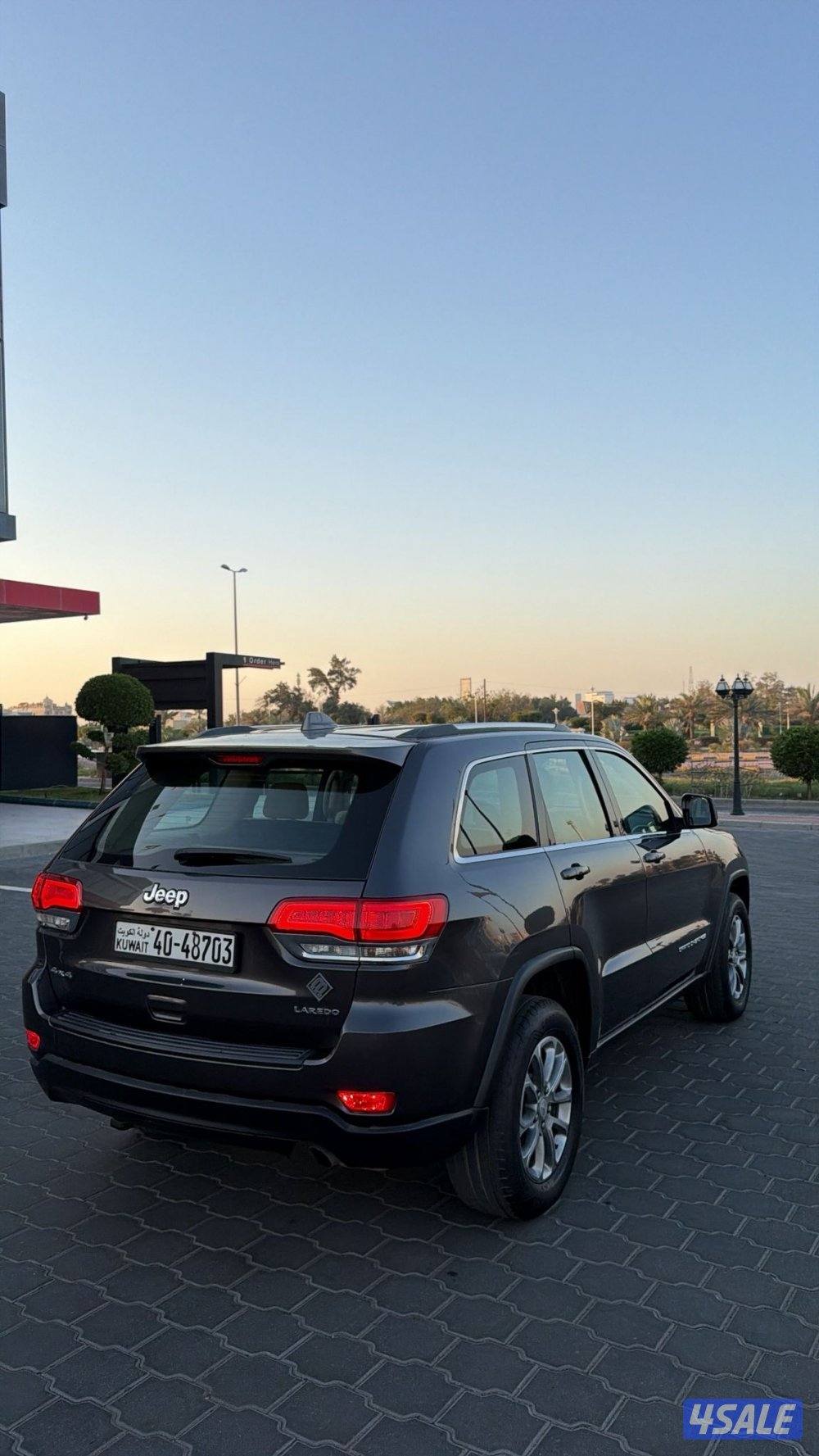 للبيع جراند شيروكي شرط الفحص صبغ وكاله LAREDO3
