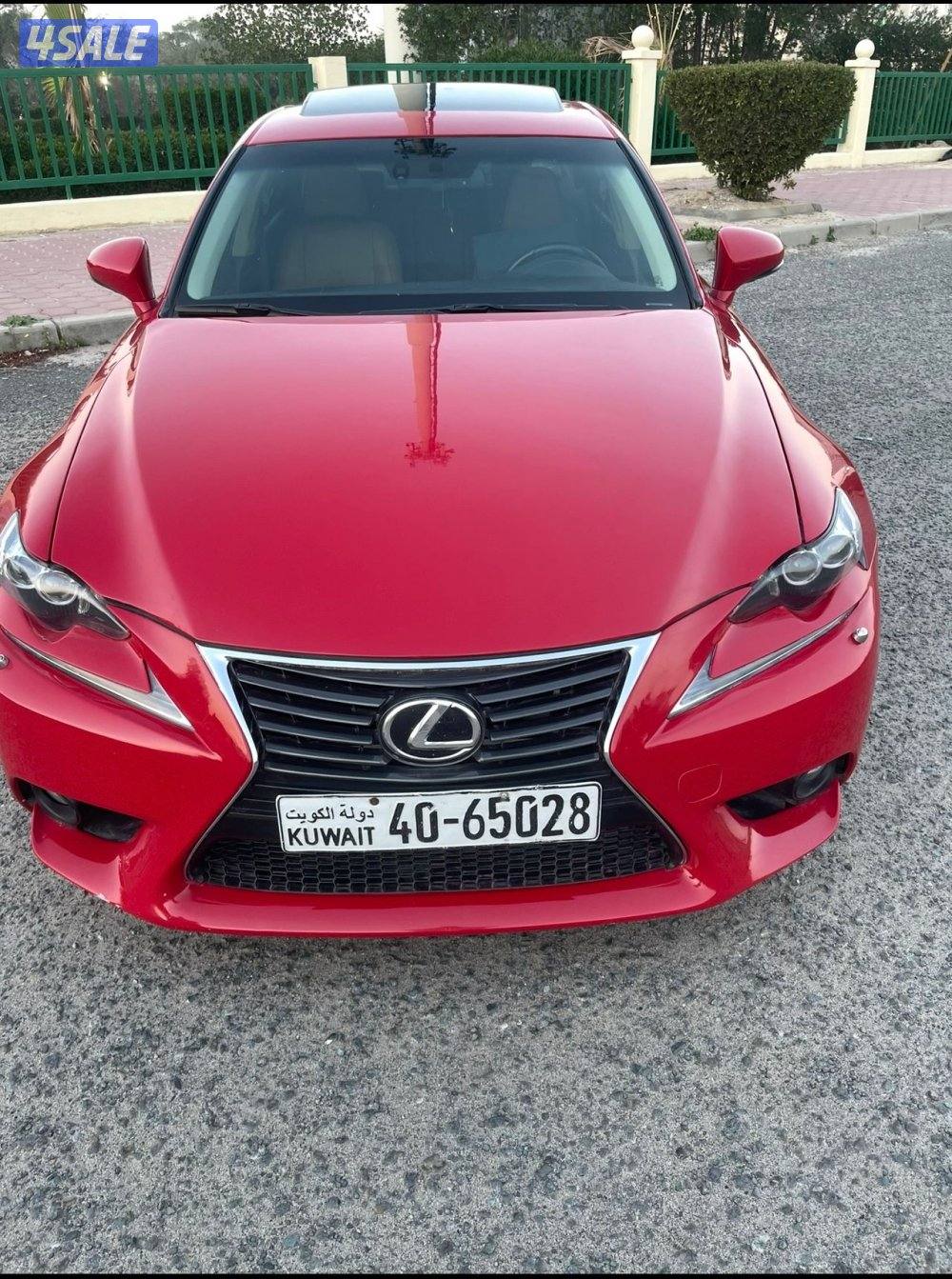 للبيع لكزس حجم 200 IS الموديل 20163