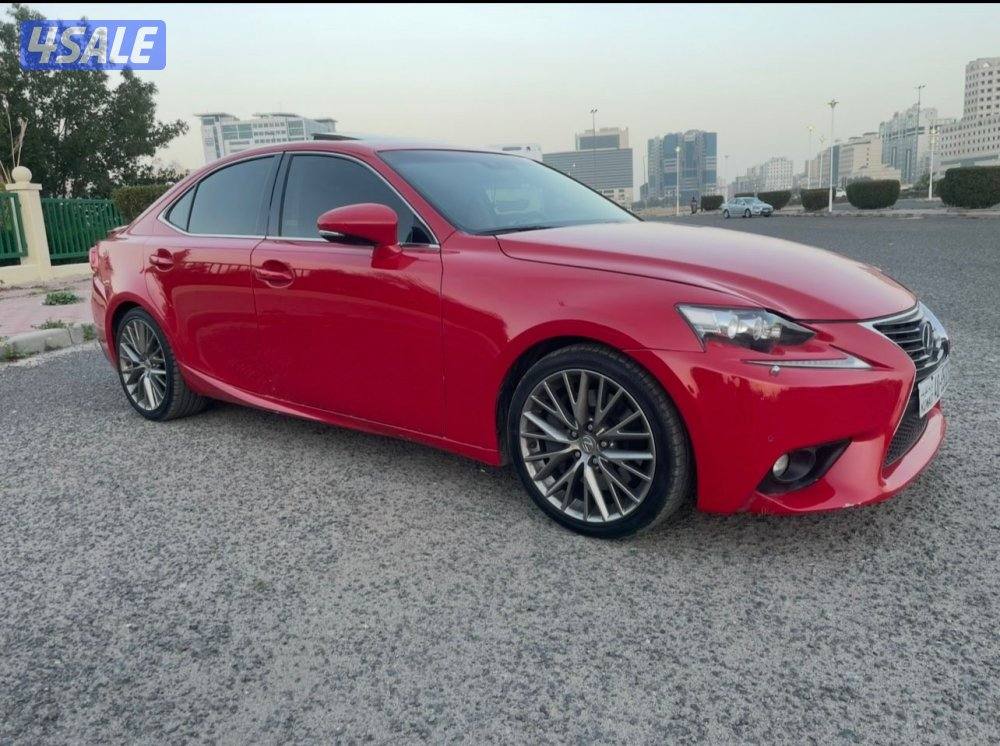 للبيع لكزس حجم 200 IS الموديل 20164