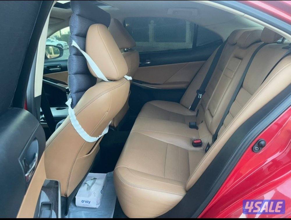 للبيع لكزس حجم 200 IS الموديل 20166