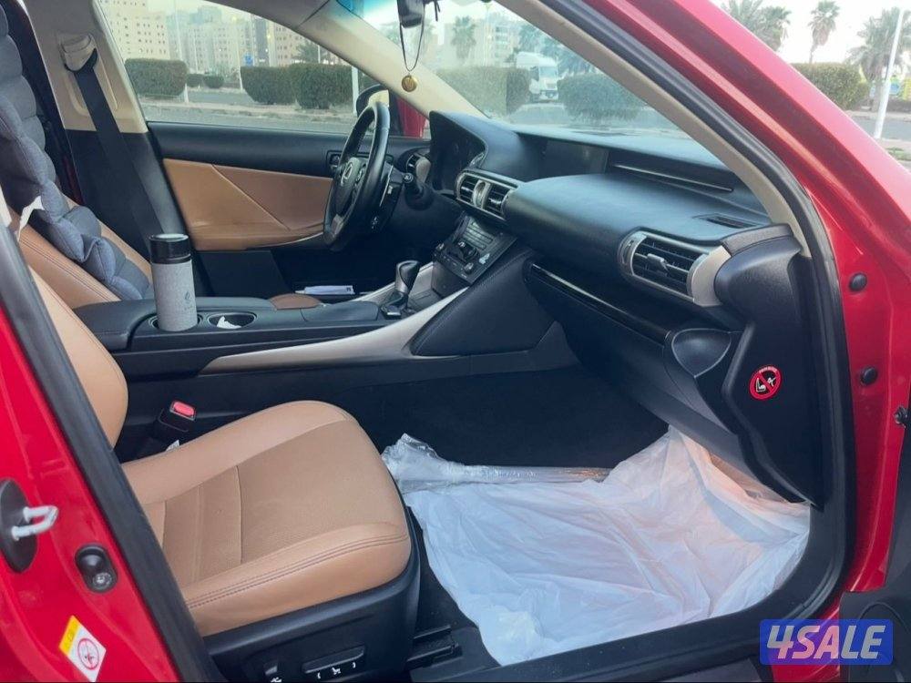 للبيع لكزس حجم 200 IS الموديل 20167