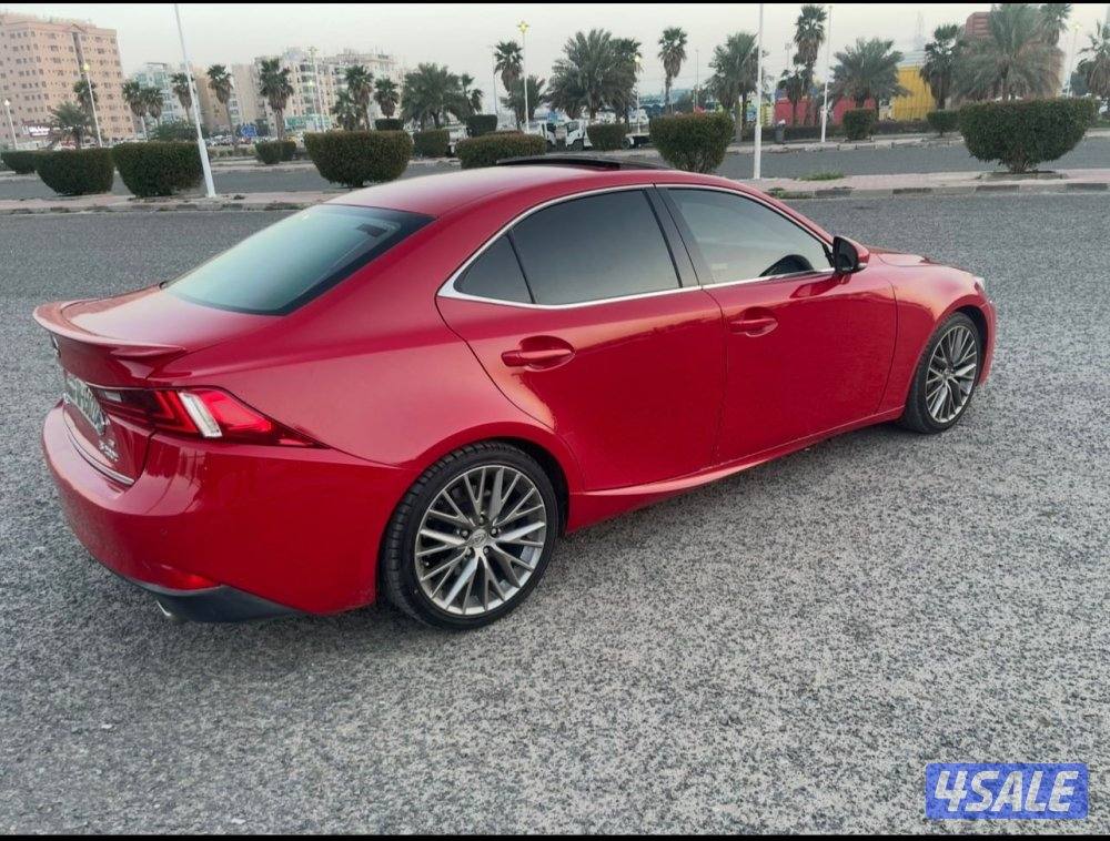 للبيع لكزس حجم 200 IS الموديل 20168