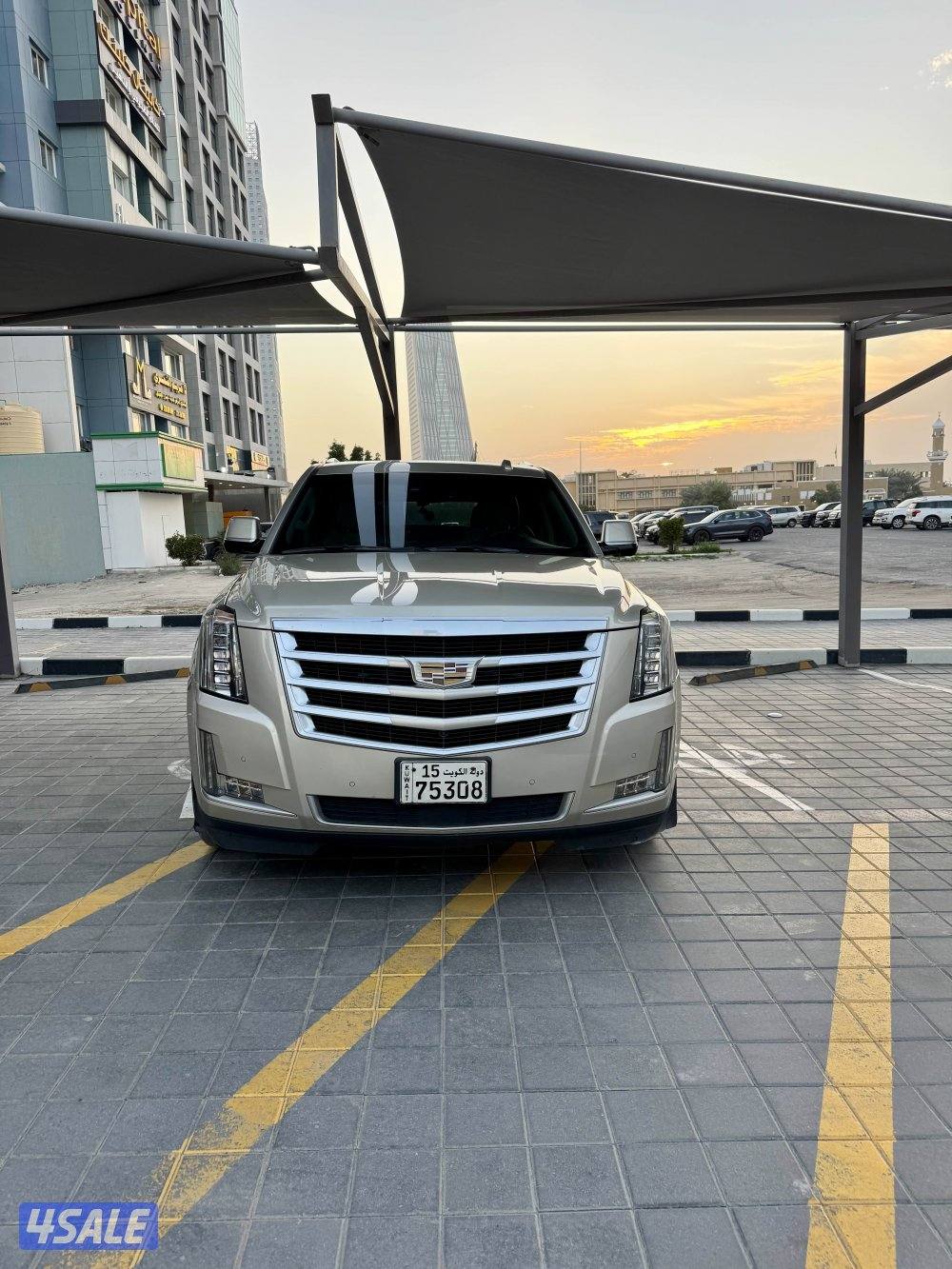 بيعه سريعه اسكاليد بريميوم 2016 وارد الغانم 8 غيارقمة بالنظافة دبل قير1