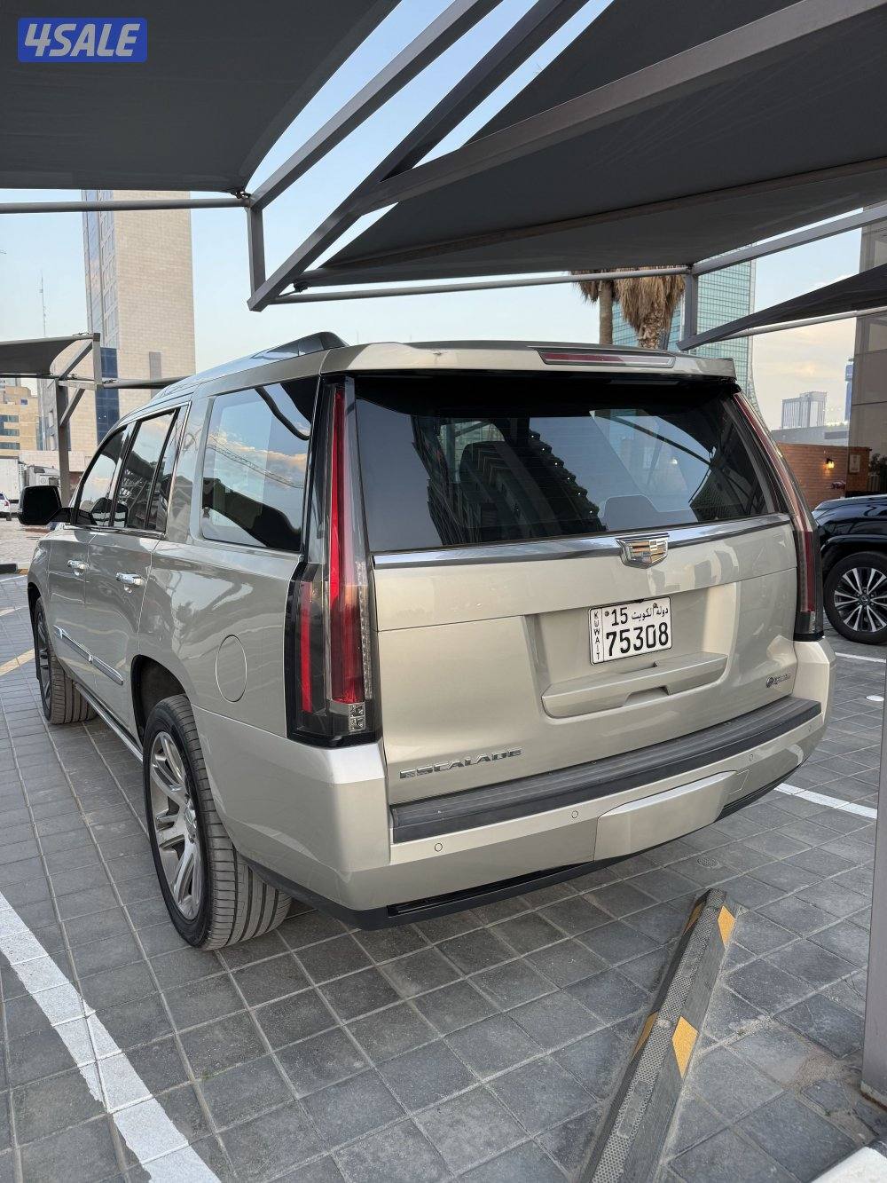 بيعه سريعه اسكاليد بريميوم 2016 وارد الغانم 8 غيارقمة بالنظافة دبل قير2