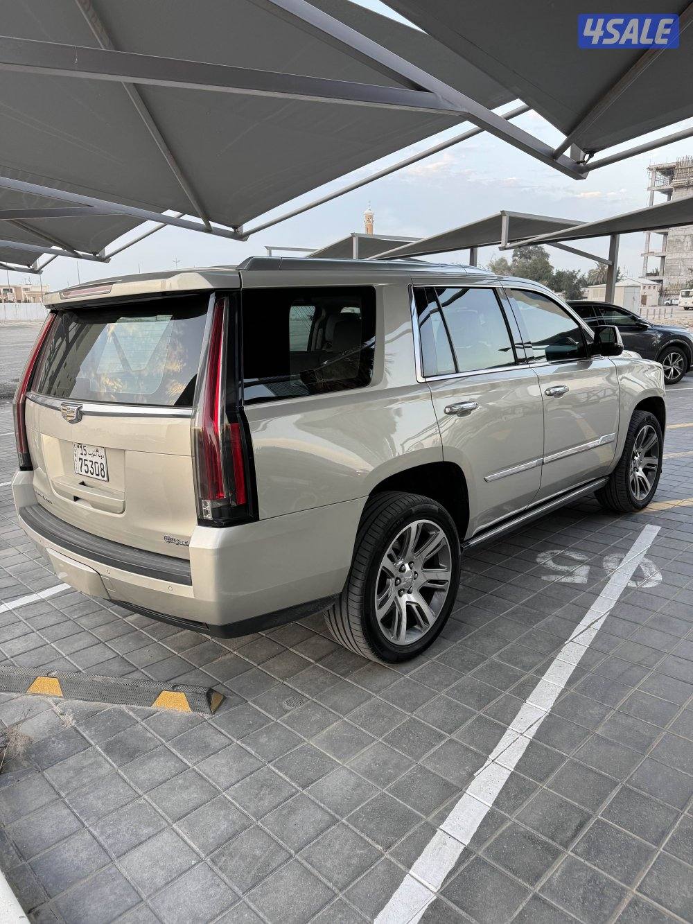 بيعه سريعه اسكاليد بريميوم 2016 وارد الغانم 8 غيارقمة بالنظافة دبل قير4