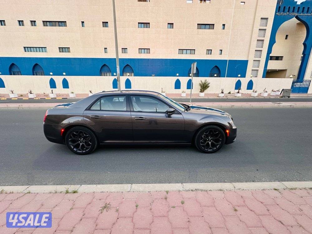 🚘 كرايزلر S300 موديل 20225