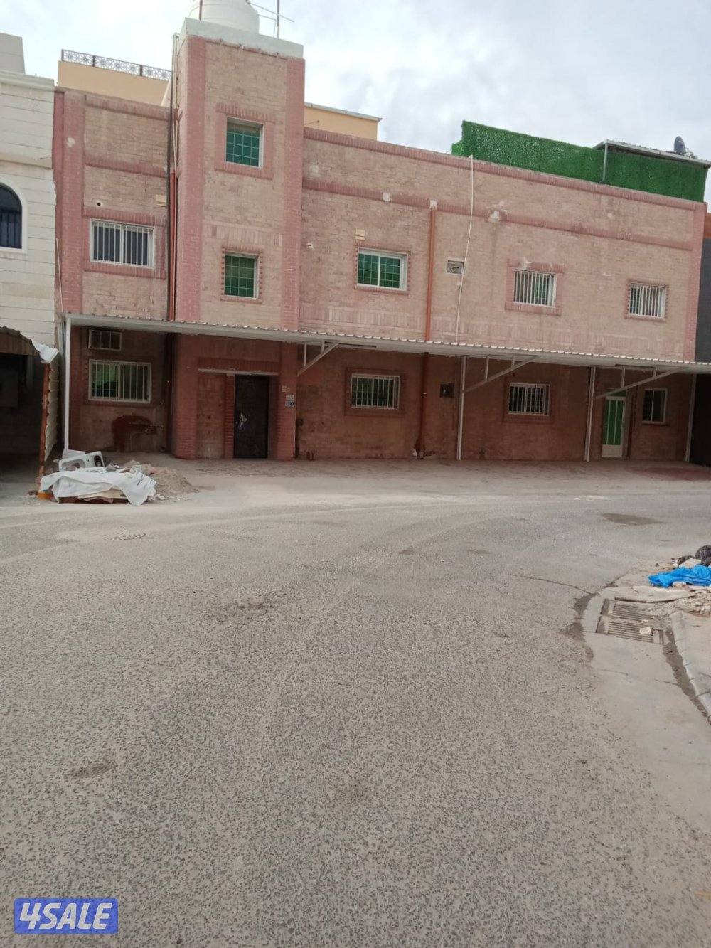 شقه نص دور كبيره ٥ غ وصاله ومطبخ وحمامين عايله7