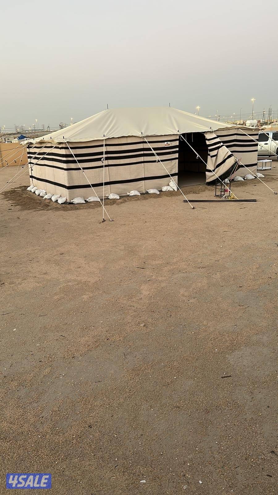 للبيع خيمه ٥ في ٨ جملون  نظيف  لايوجد شقوق ولاخياط0
