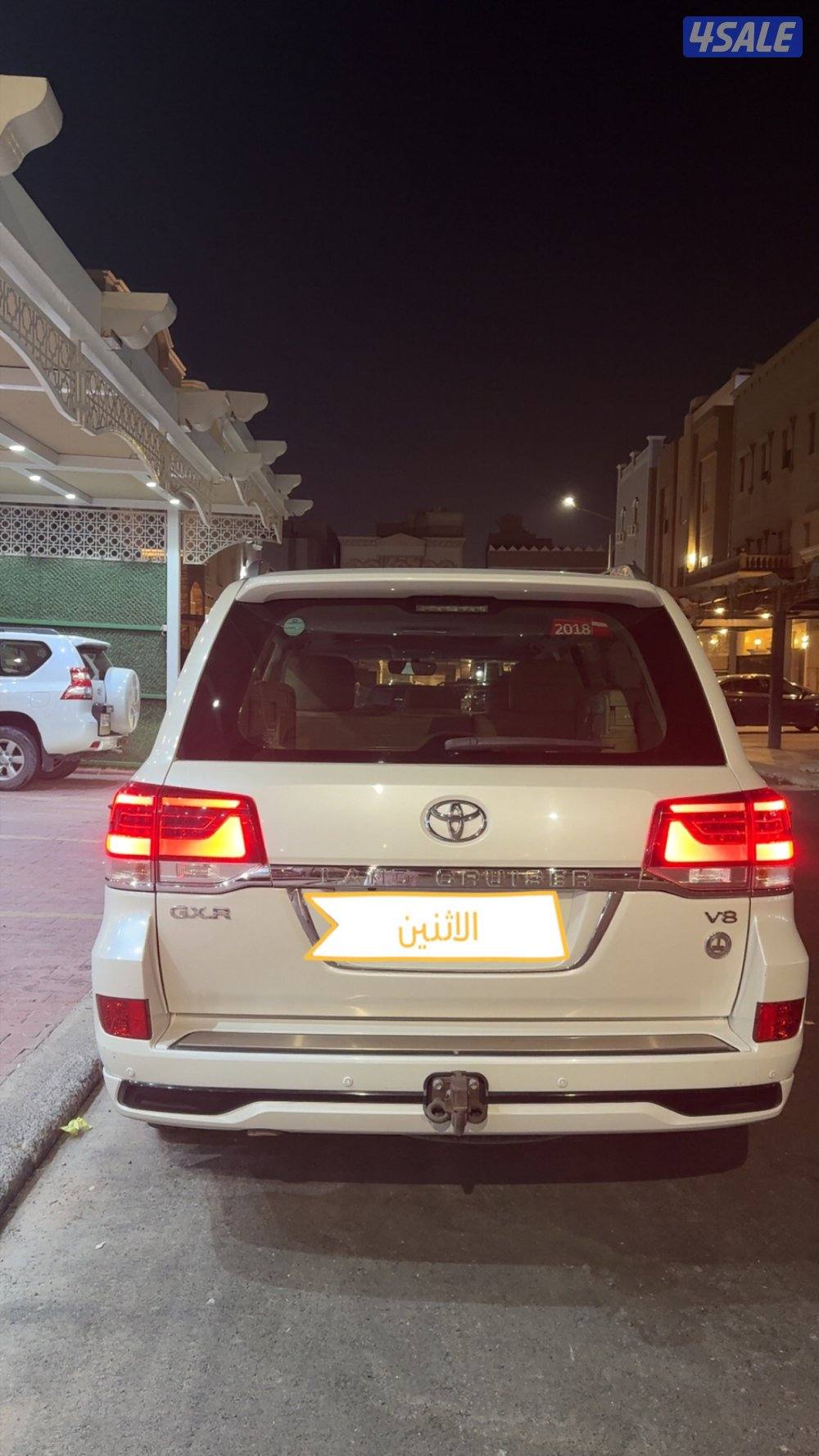 للبيع لاند كروزر موديل 2018/ وارد الساير وكاله بوكاله داخليه مخمل3