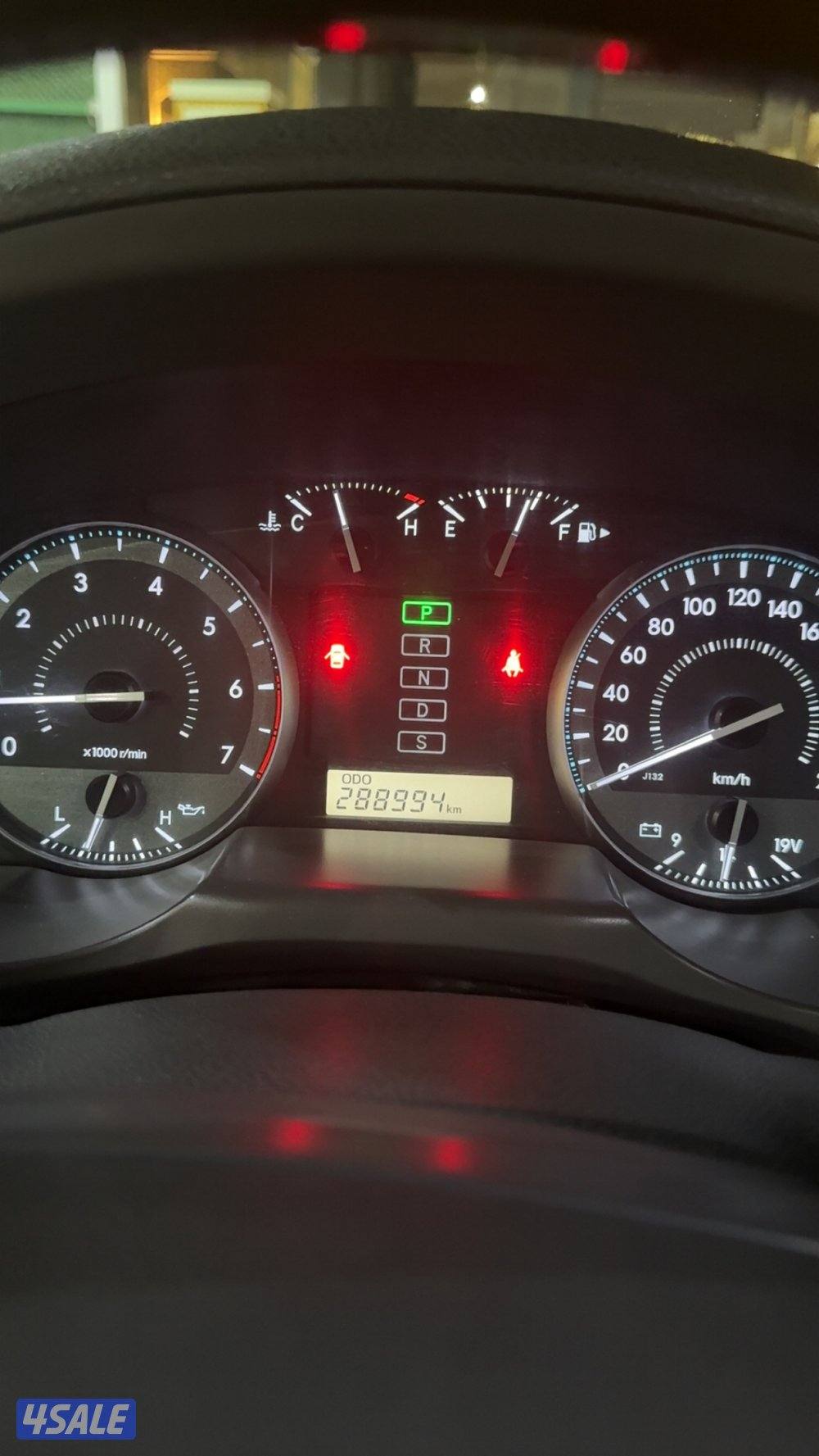 للبيع لاند كروزر موديل 2018/ وارد الساير وكاله بوكاله داخليه مخمل4