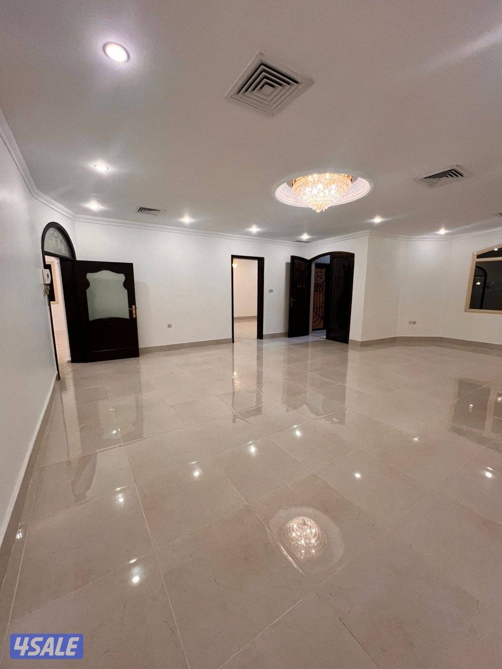 فيلا للإيجار في بيان  ٣ صالات وخمس غرف3