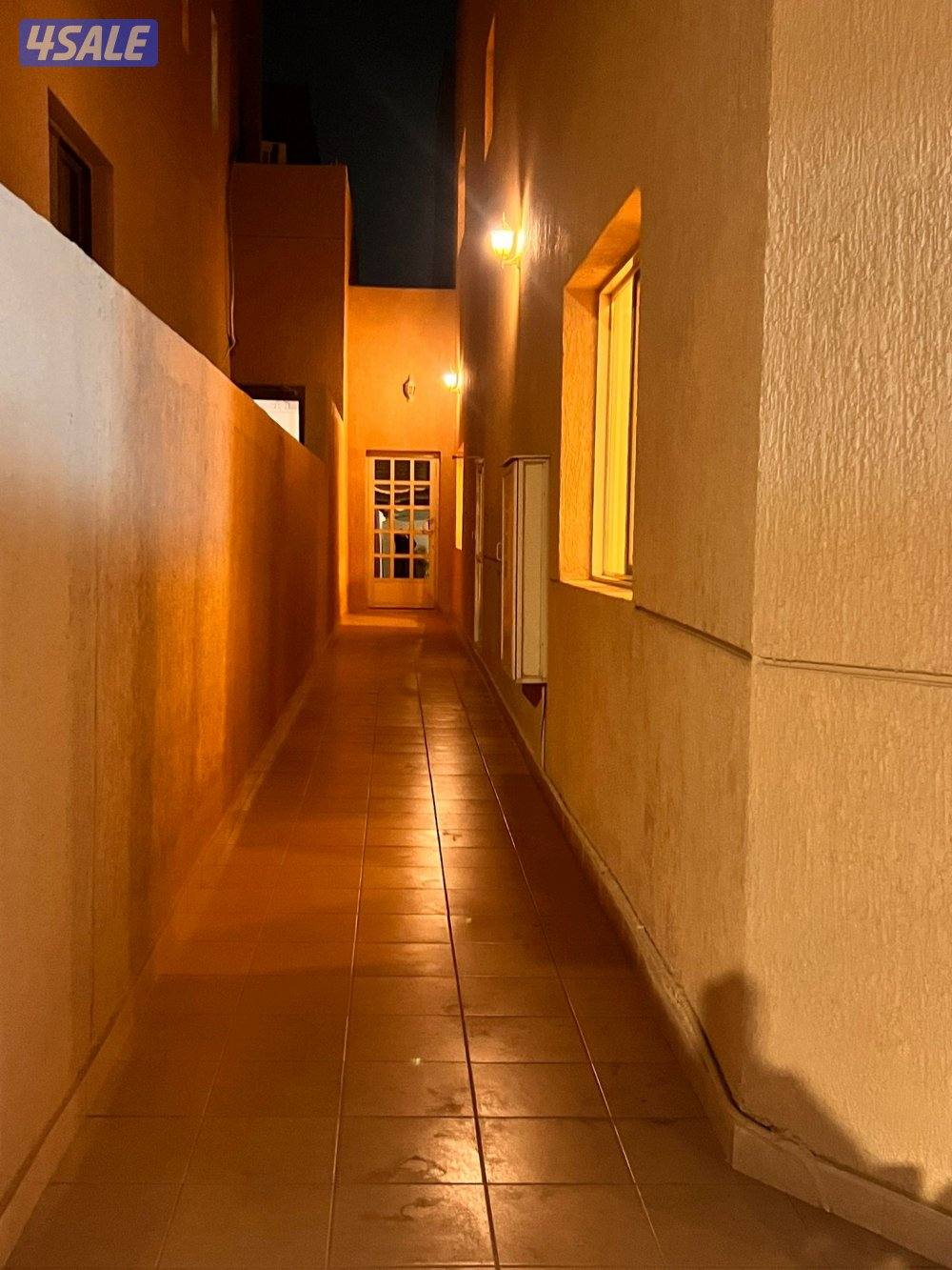 فيلا للإيجار في بيان  ٣ صالات وخمس غرف4