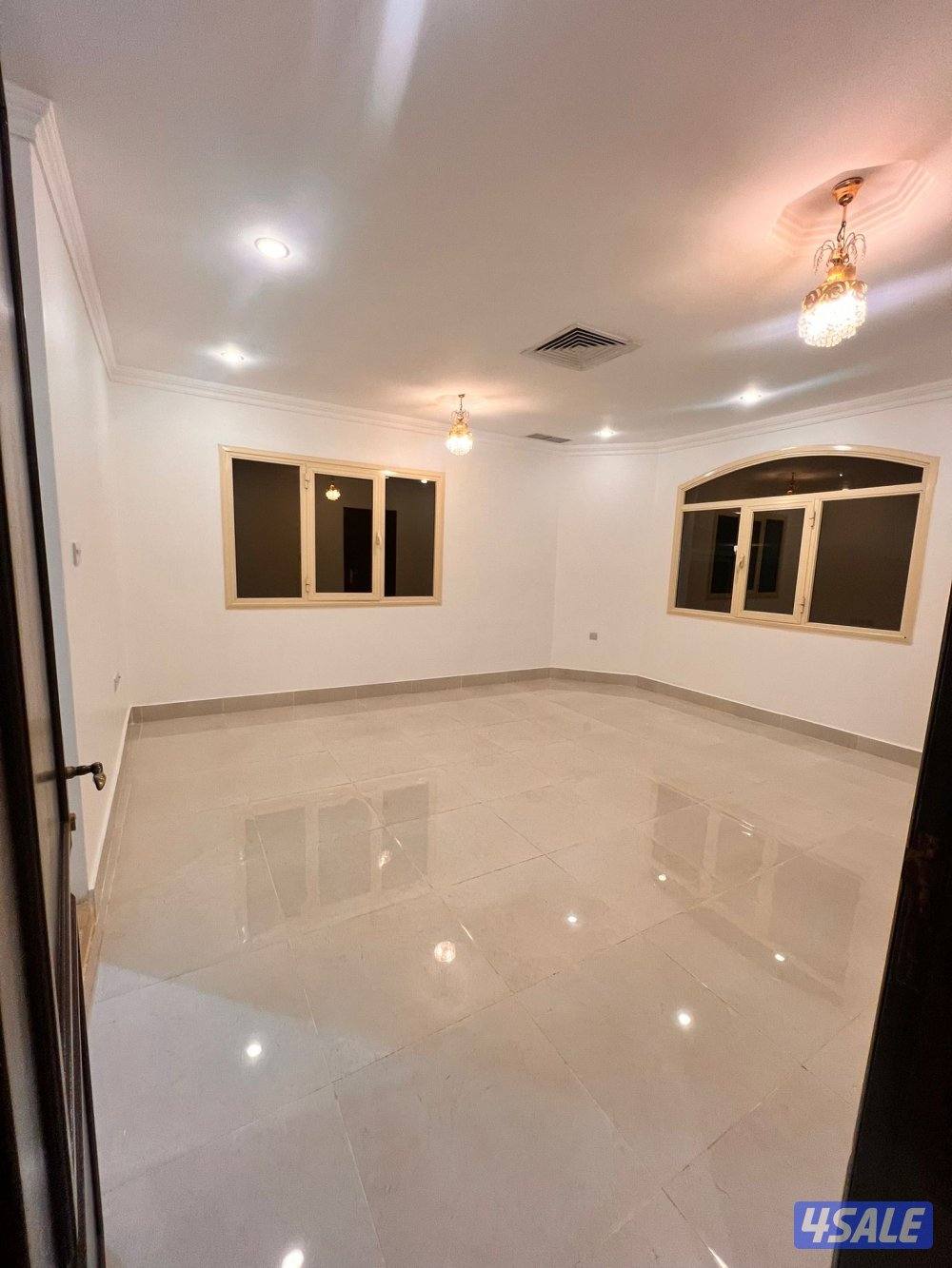 فيلا للإيجار في بيان  ٣ صالات وخمس غرف5