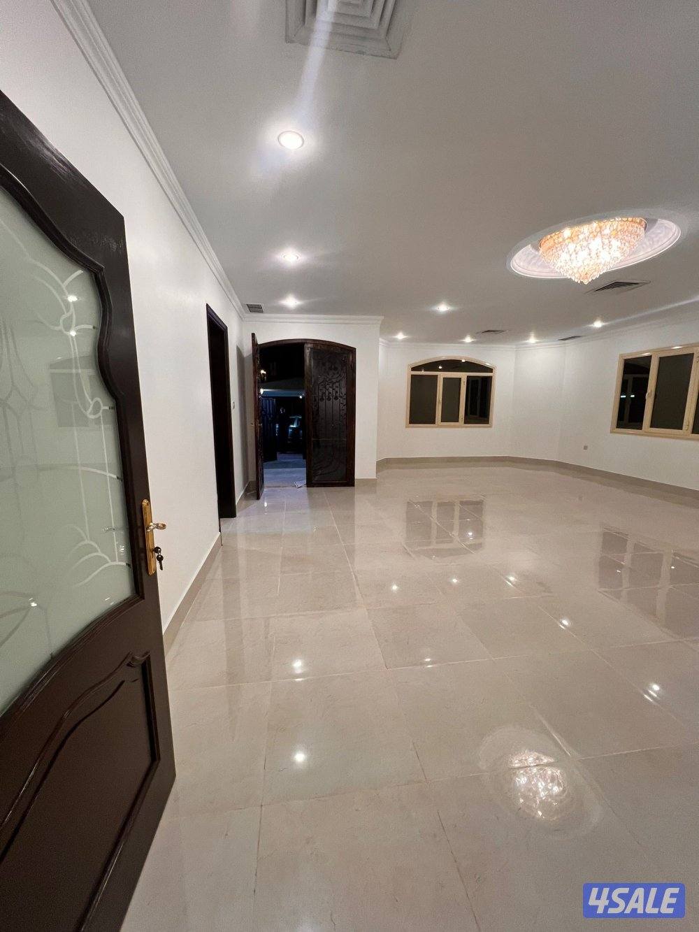 فيلا للإيجار في بيان  ٣ صالات وخمس غرف6