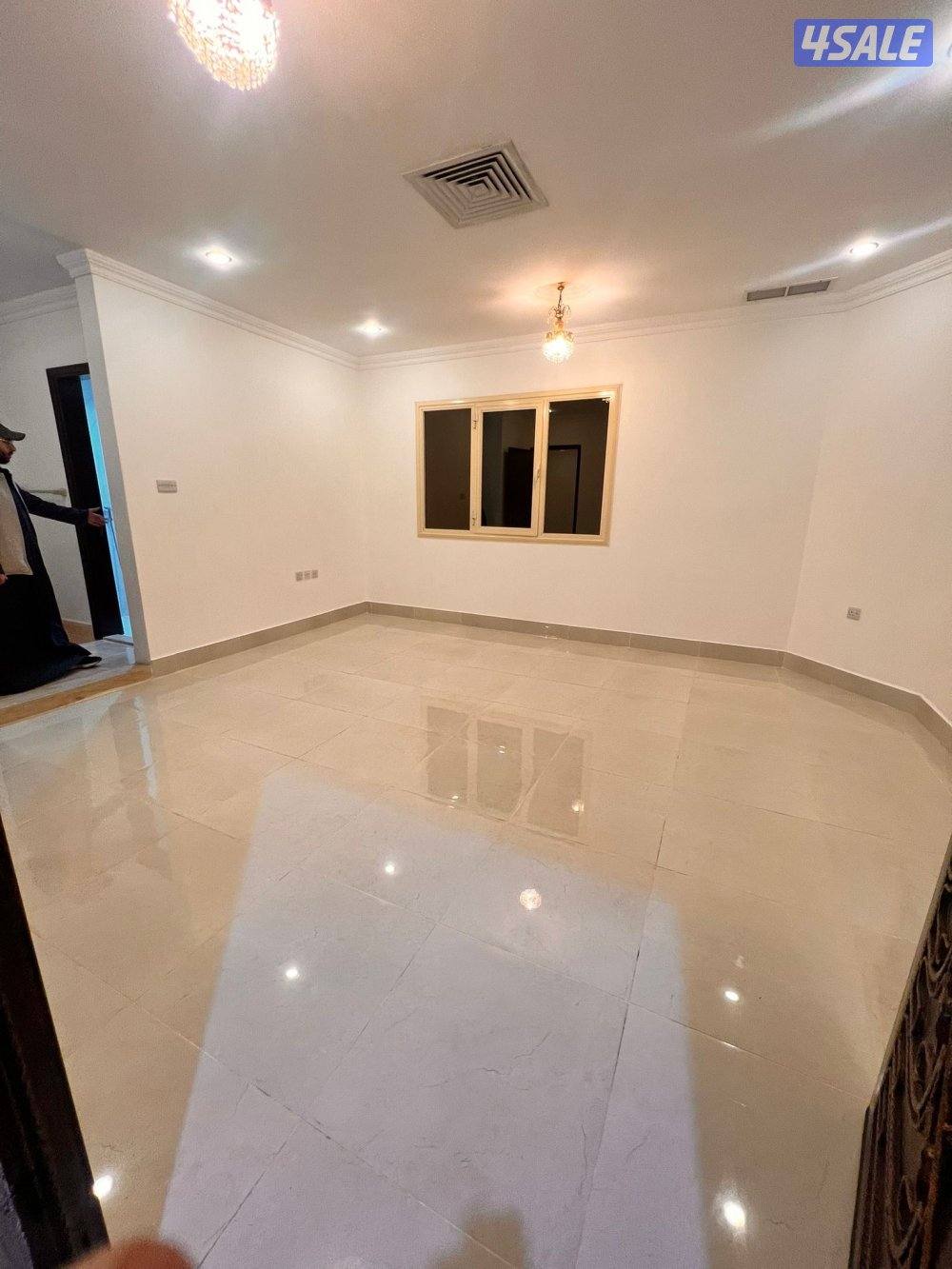 فيلا للإيجار في بيان  ٣ صالات وخمس غرف12