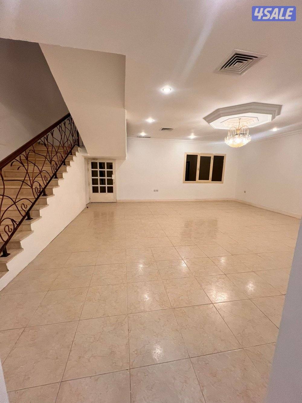 فيلا للإيجار في بيان  ٣ صالات وخمس غرف13