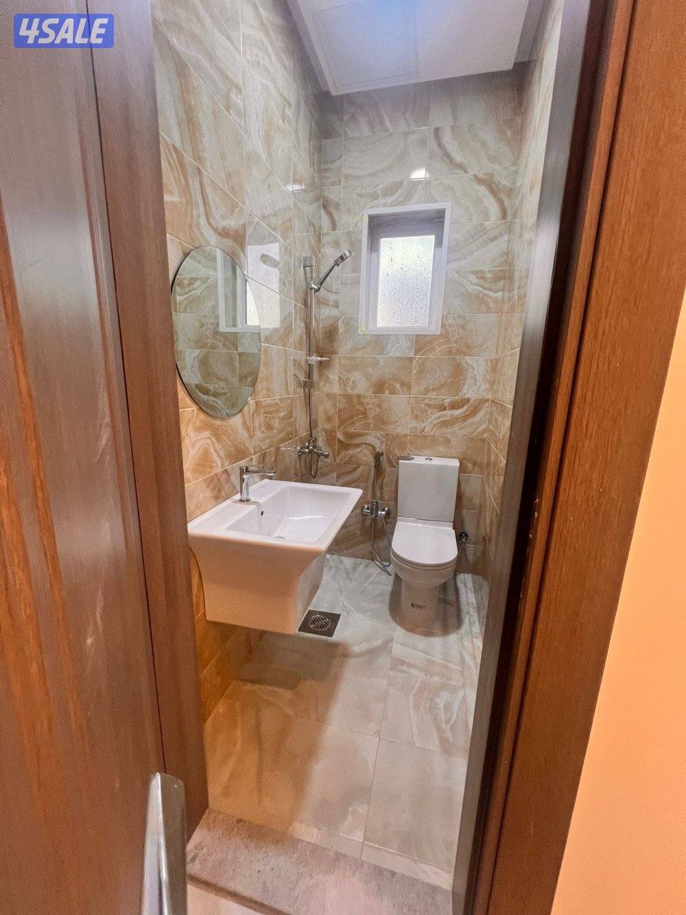 للإيجار شقة جديدة اول ساكن ٣ غرف نوم وغرفة ناني3