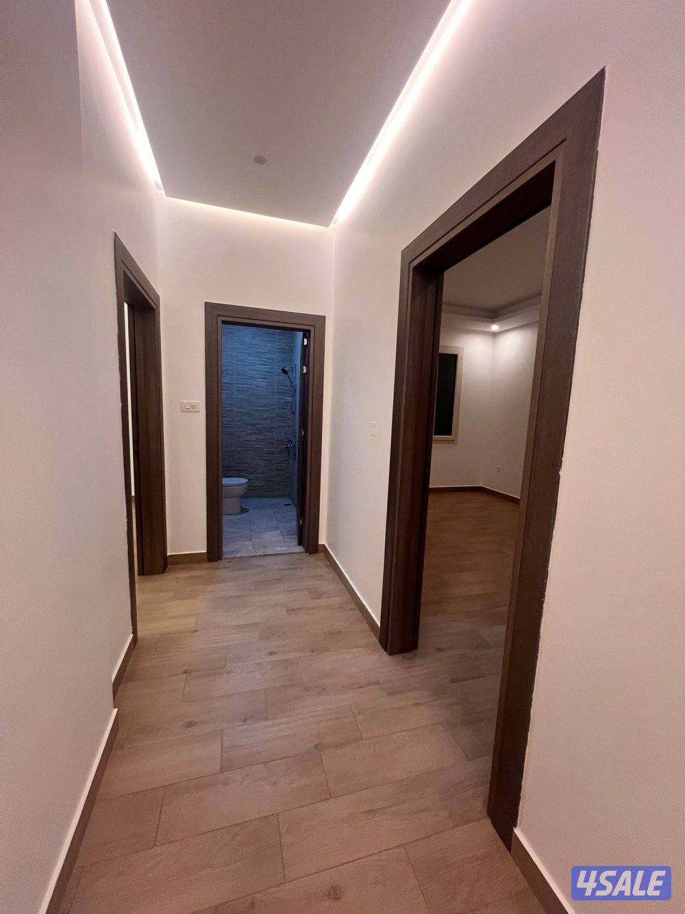 للإيجار شقة جديدة اول ساكن ٣ غرف نوم وغرفة ناني2