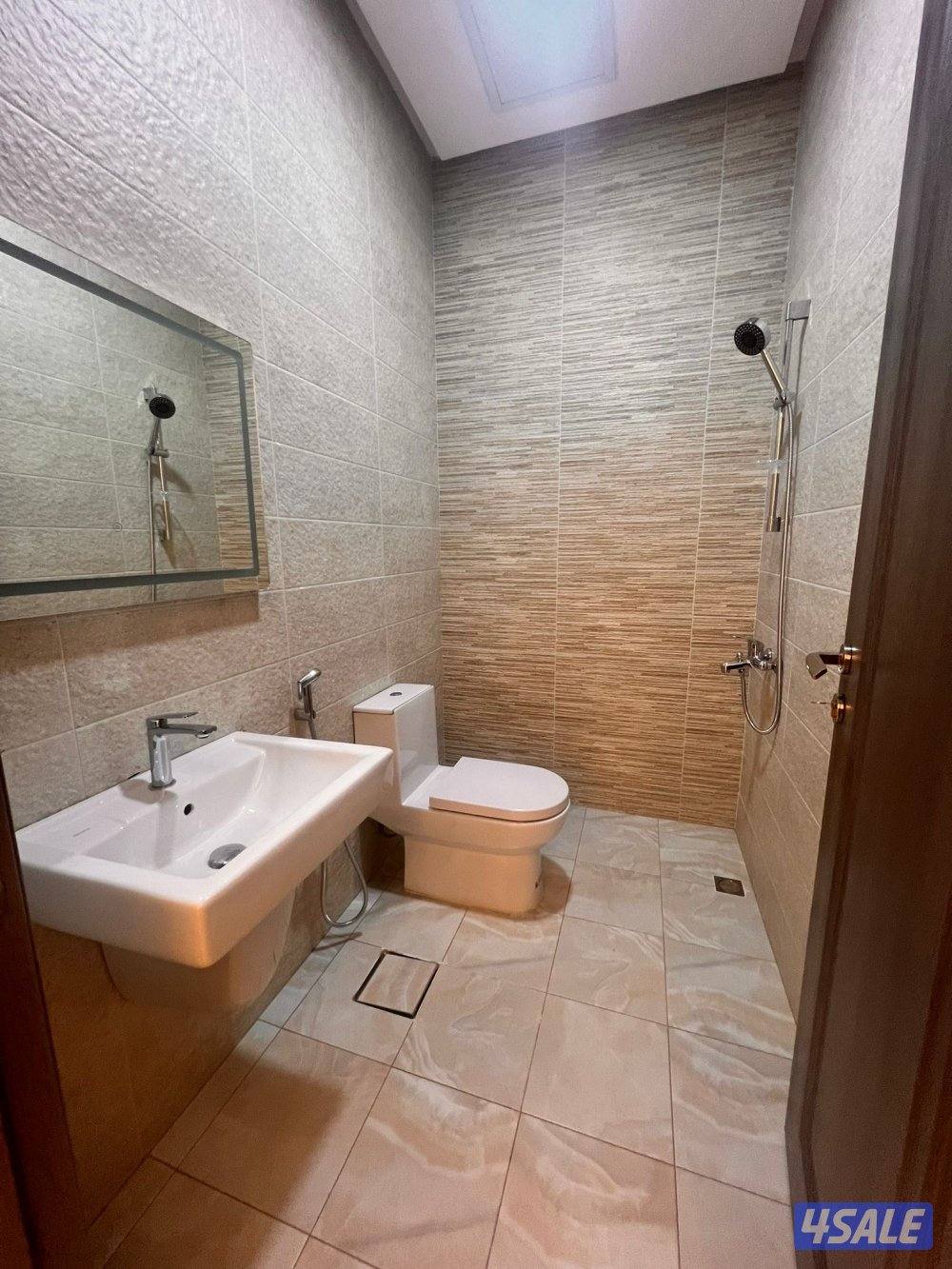 للإيجار شقة جديدة اول ساكن ٣ غرف نوم وغرفة ناني7