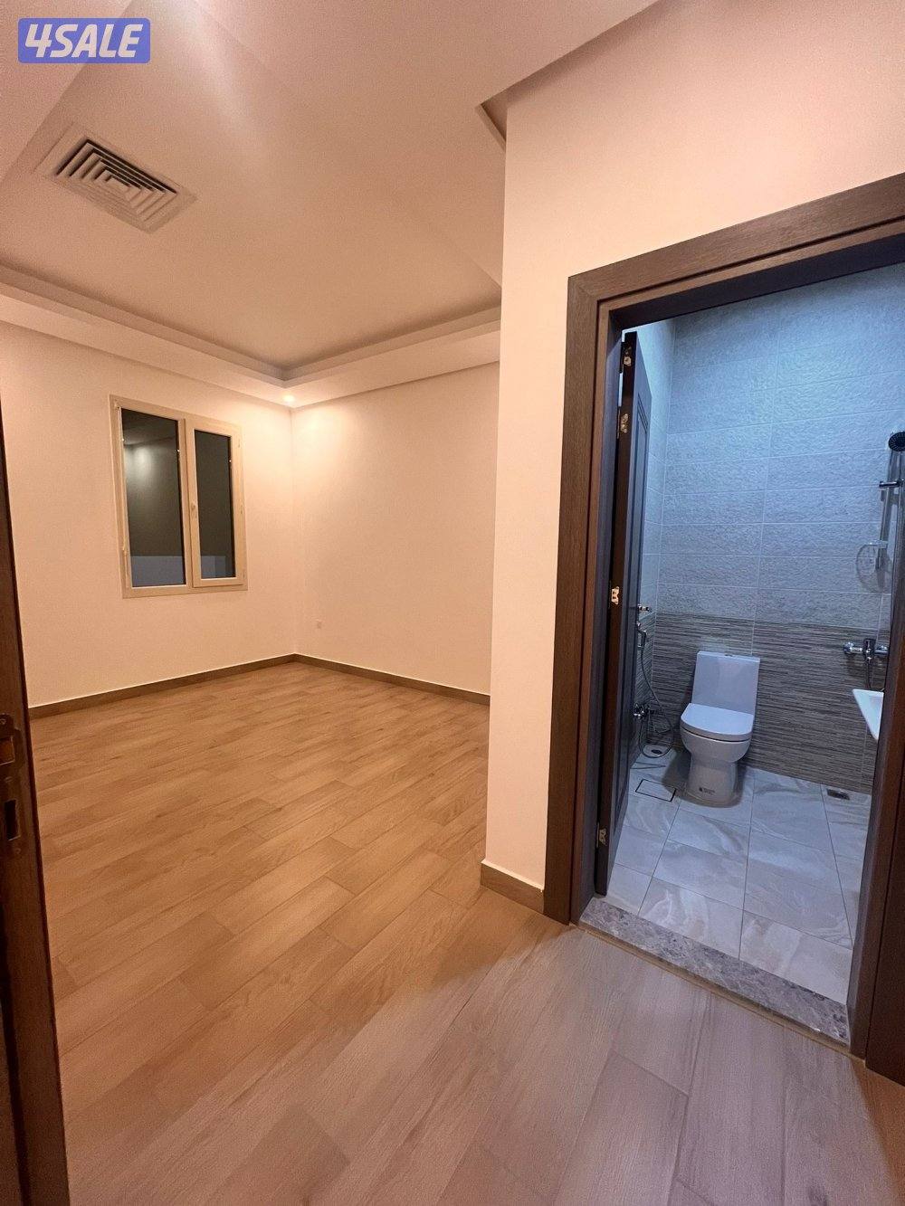 للإيجار شقة جديدة اول ساكن ٣ غرف نوم وغرفة ناني8