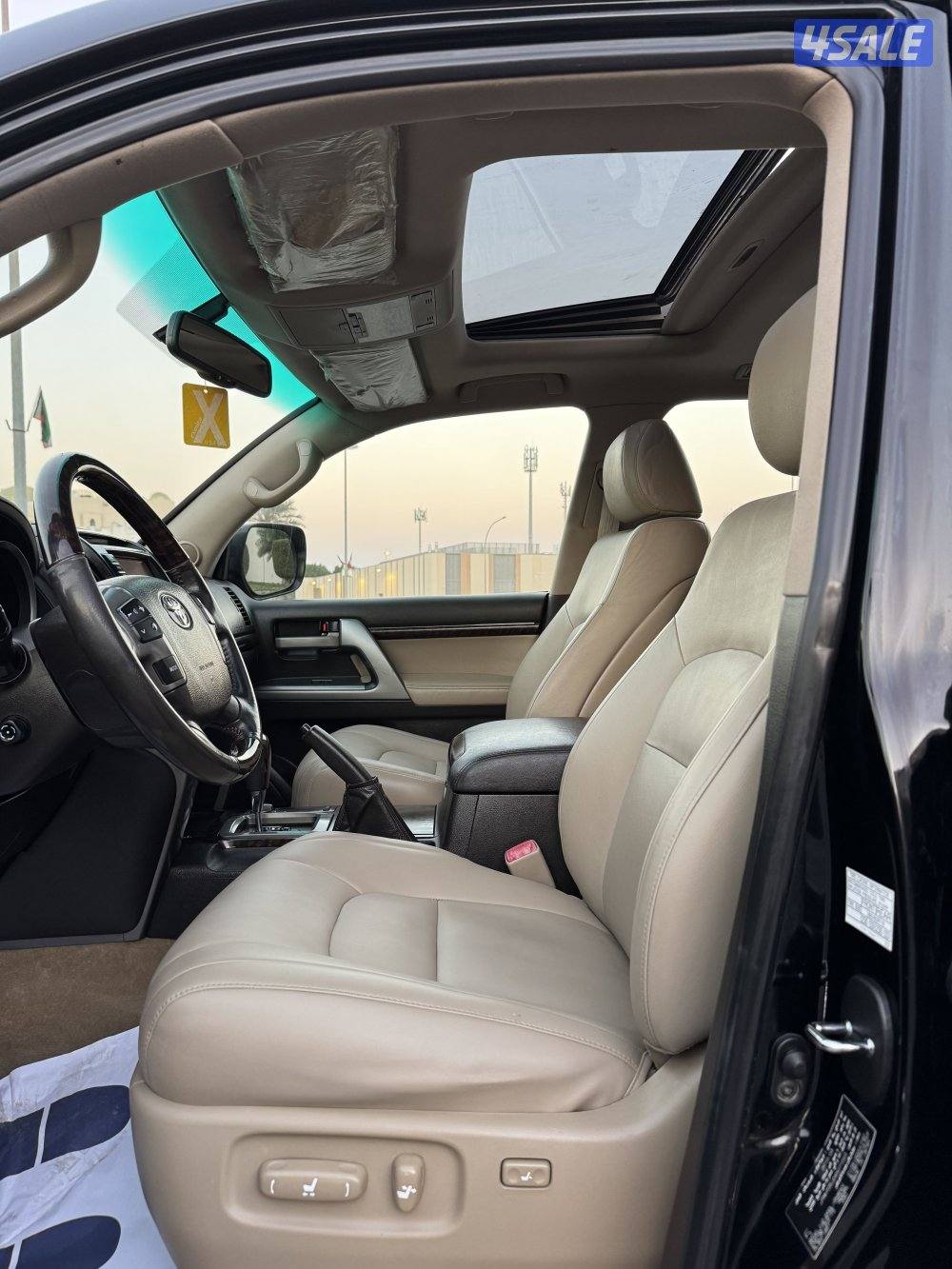 للبيع تويوتا لاندكروزر VXR ‏شرط الفحص موديل 201011