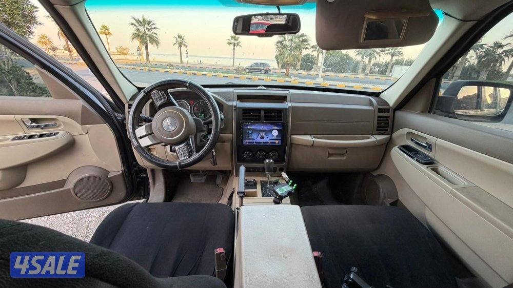 جراند شيروكي موديل 2012 / بحاله ممتازه8