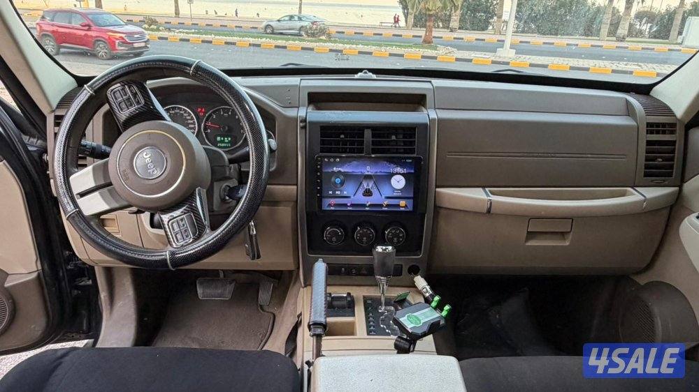 جراند شيروكي موديل 2012 / بحاله ممتازه9