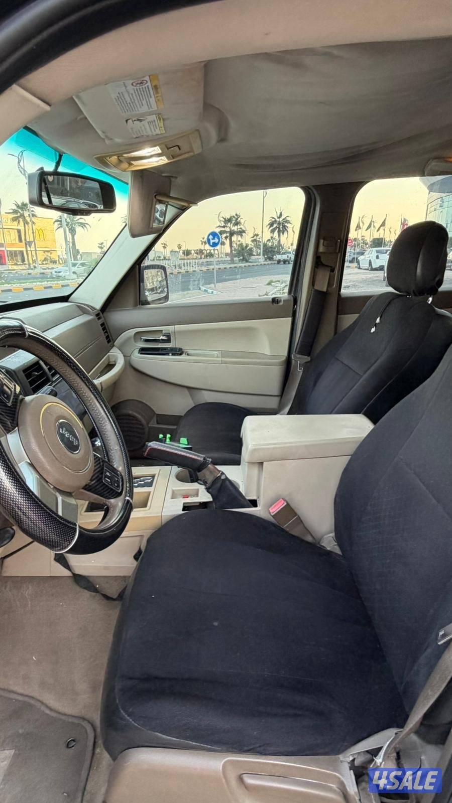 جراند شيروكي موديل 2012 / بحاله ممتازه10