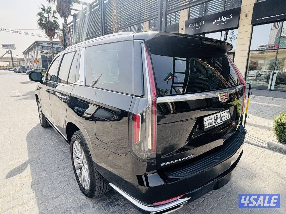 Cadillac Escalade model 20212